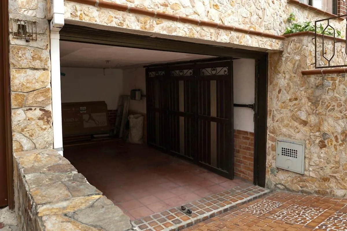 Apartment Spacious 3 Bedroom House In Laureles Medellin