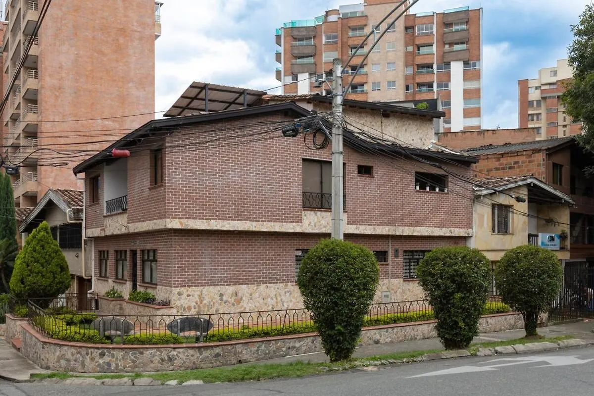 Spacious 3 Bedroom House In Laureles Medellin Colombia