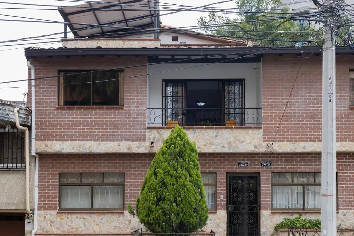 Spacious 3 Bedroom House In Laureles Medellin 0*,